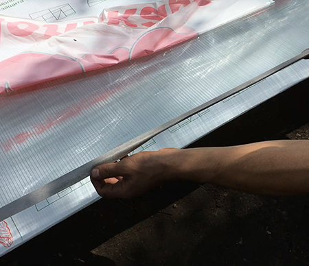 Перфорированная лента для сотового поликарбоната